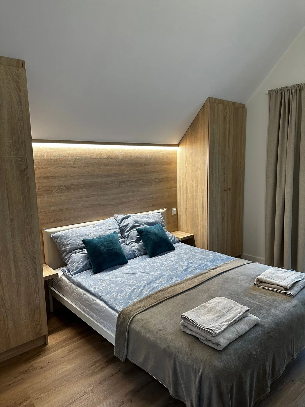 Sypialnia z łóżkiem podwójnym — Apartament Biały